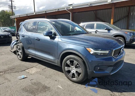 2022 Volvo Xc40 T4 Inscription z USA, uszkodzony, nr VIN YV4AC2HL9N2689003